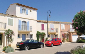 Three-Bedroom Holiday home Aigues-Mortes 0 05